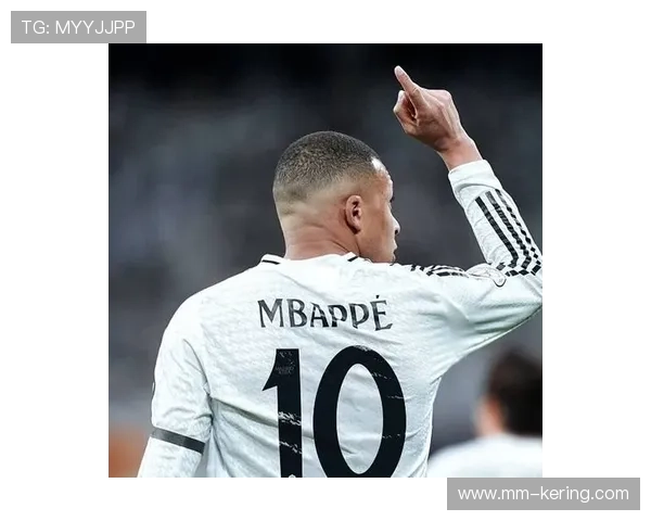 巴黎圣日耳曼—詹努扎伊突破内切形成绝佳机会